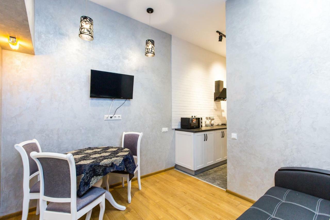 Apartment дизайнерська віп по вулиці куліша 14 *